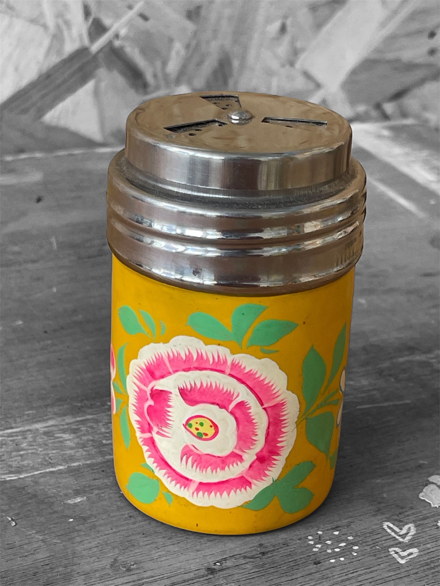 Decorative salt/pepper shakers