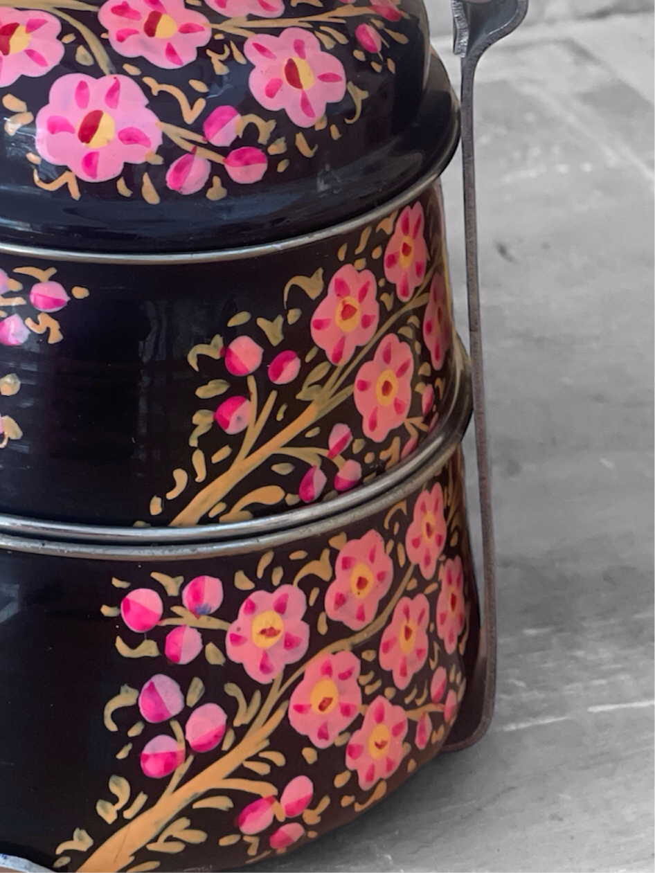 Vibrant tiffin