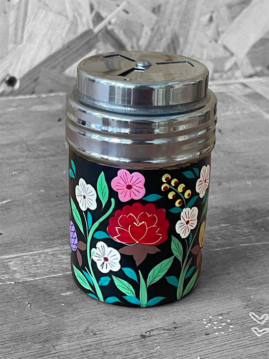 Decorative salt/pepper shakers