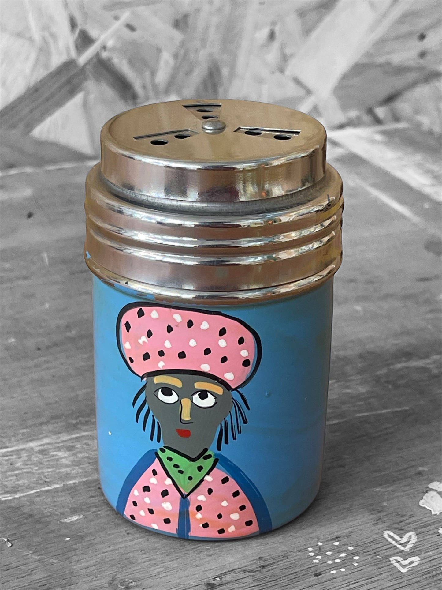 Decorative salt/pepper shakers