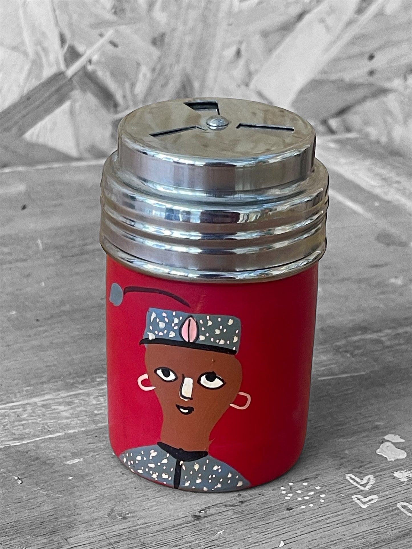 Decorative salt/pepper shakers